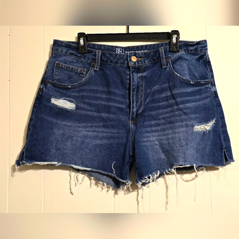 No Boundaries, Distressed Jean Shorts, Size 15